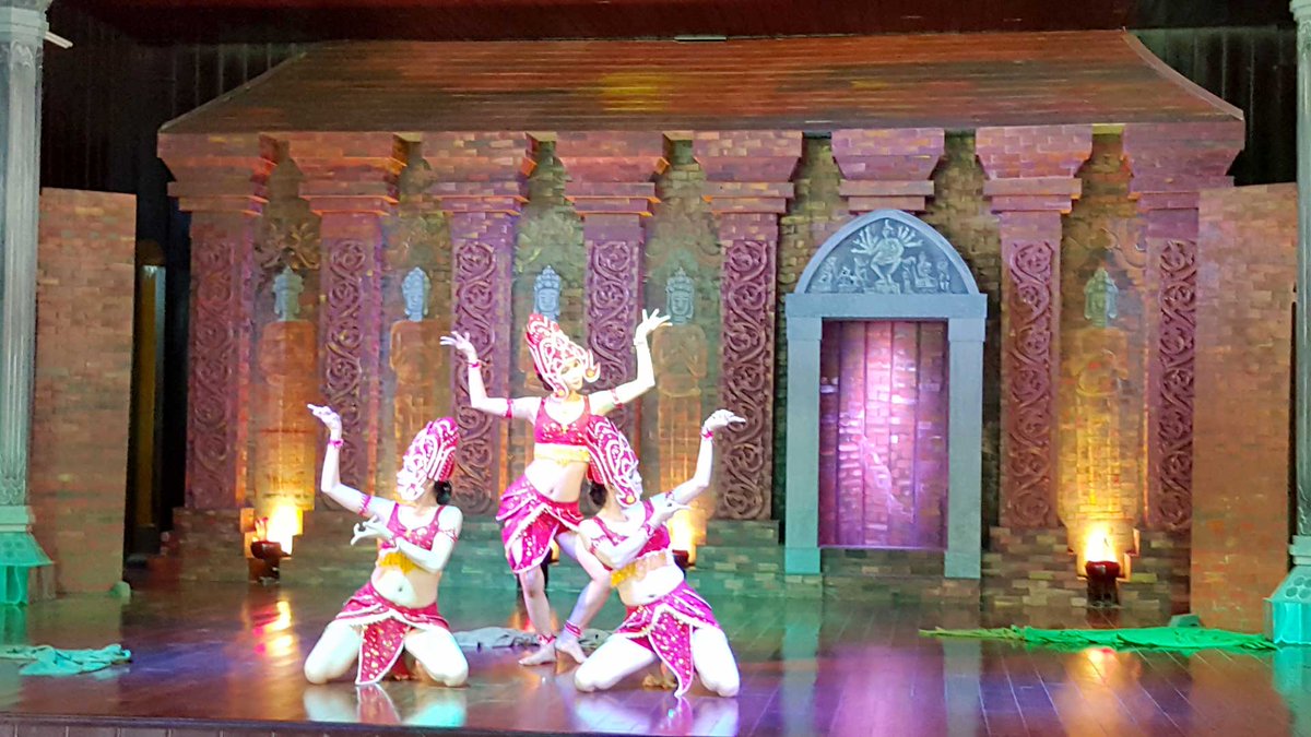 mysondaytours's tweet photo. Experience the rural outskirts of Hoi An on this off the beaten track cycle tour. Soak up the magical atmosphere of Mỹ Sơn sanctuary and unique Cham architecture https://t.co/TJ1EoUhdEK #Vietnam #HoiAn #trip #MySon #Tours https://t.co/EvPng21izH