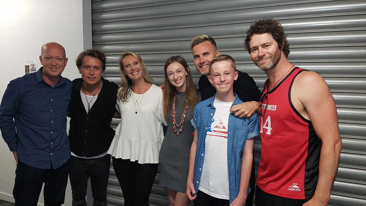 p_harper's tweet photo. Loved meeting 3 of the nicest guys. Great northern lads #takethat @takethat @GaryBarlow @HowardDonald @OfficialMarkO https://t.co/N2bko5rwPh