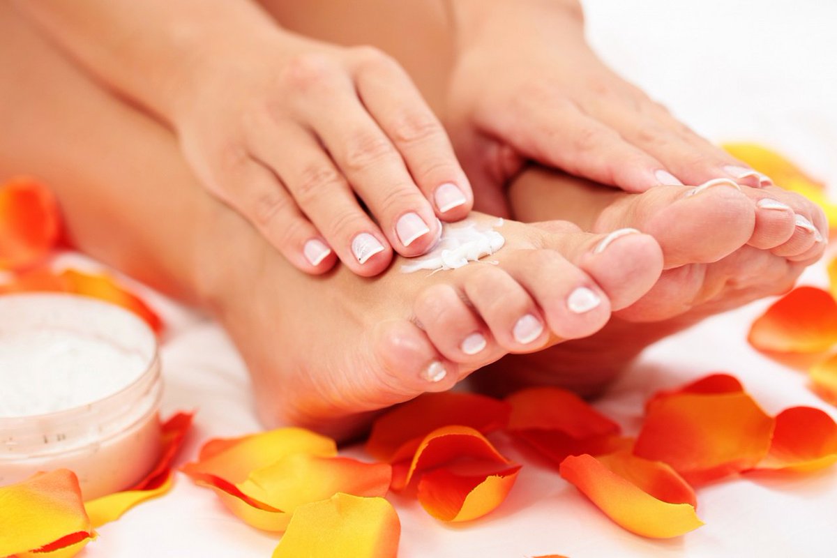 meribindiya's tweet photo. Tips of Pedicure|shape your nails,Remove old nail polish ,exfoliating,scrubbing,clean and moisturise ,get decorated. Contact us–8130520472, Mail us – info@meribindiya.com
#MeriBindiya #Manicure #Facial #HairCare #Pedicure #BodyPolishing @WednesdayWisdom https://t.co/x6w1CGhPUU