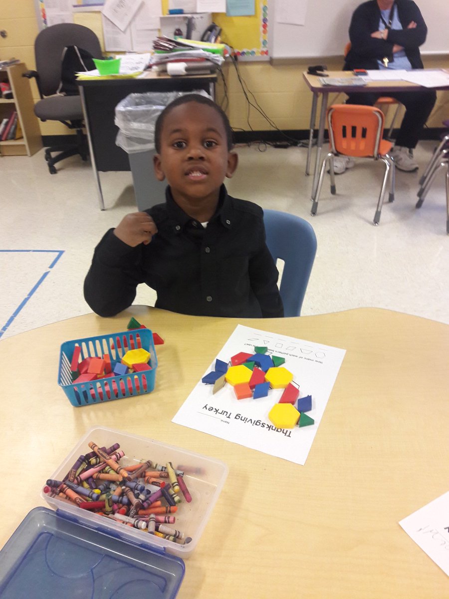 MrsBiteng114's tweet image. The kids made some amazing turkeys with the pattern blocks! #TriangleKinders #Shapes #Turkeys