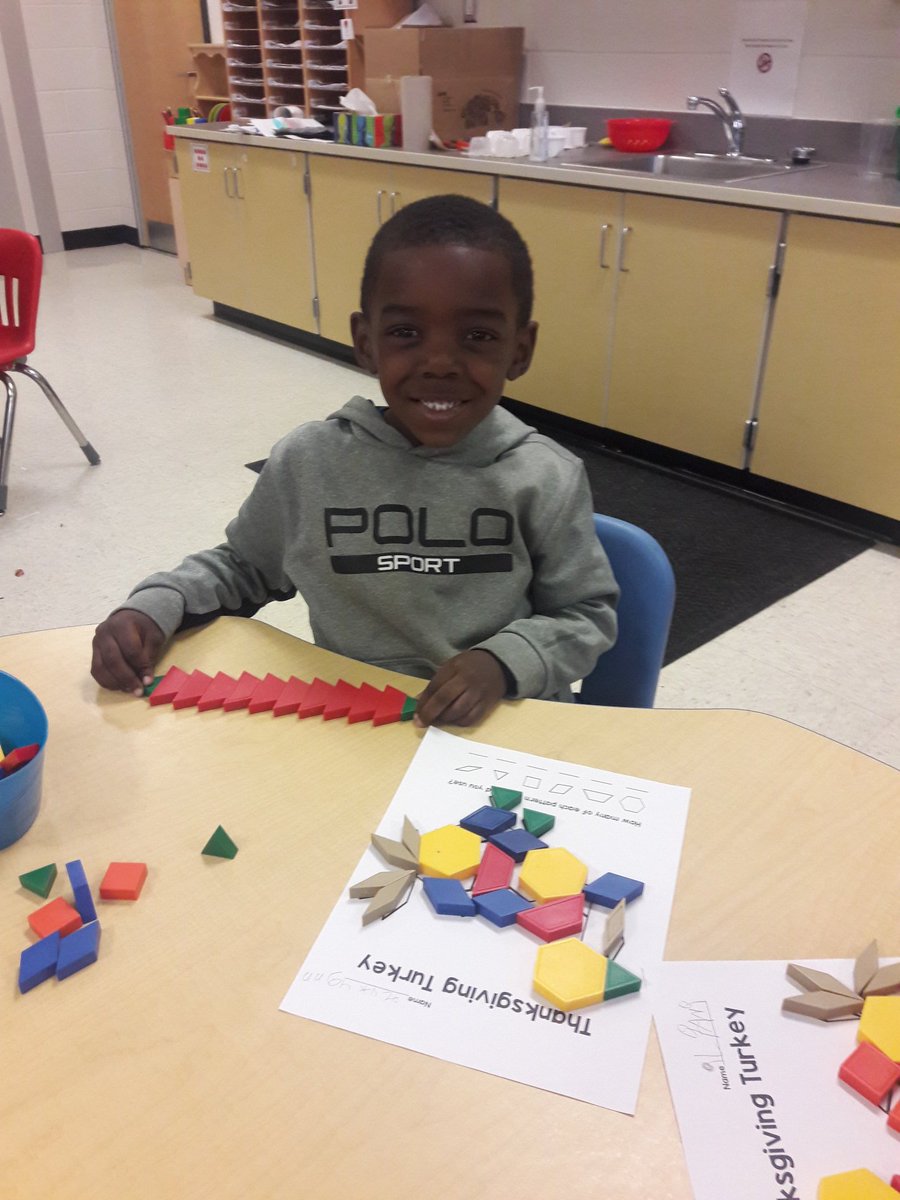 MrsBiteng114's tweet image. The kids made some amazing turkeys with the pattern blocks! #TriangleKinders #Shapes #Turkeys