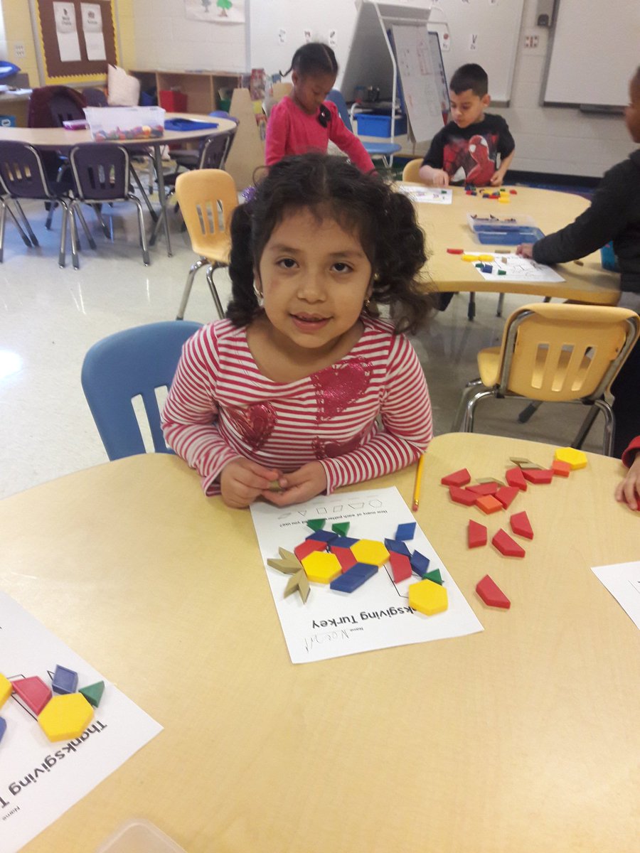 MrsBiteng114's tweet image. The kids made some amazing turkeys with the pattern blocks! #TriangleKinders #Shapes #Turkeys