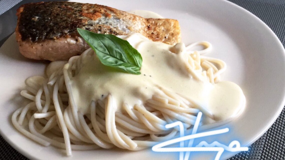happyvero93's tweet photo. My friends say you will dislike my salmon with spaghetti and homemade alfredo sauce so much, I will cry. #nottrueright #ignoresignature @GordonRamsay https://t.co/QYJn2PS4eh