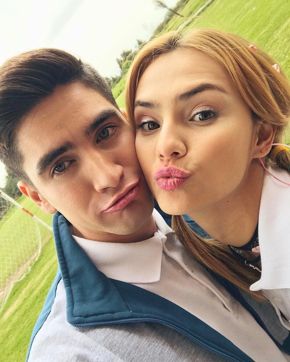 tctelevision's tweet photo. ¡LIKE si crees en este amor!😍 #Sebas y #LaBarbys 👫 les envían un saludito desde los estudios🏫 de #FranciscoElMatemático2017.📚 ¿Qué consejo les darías? https://t.co/B8wPmdcAkc