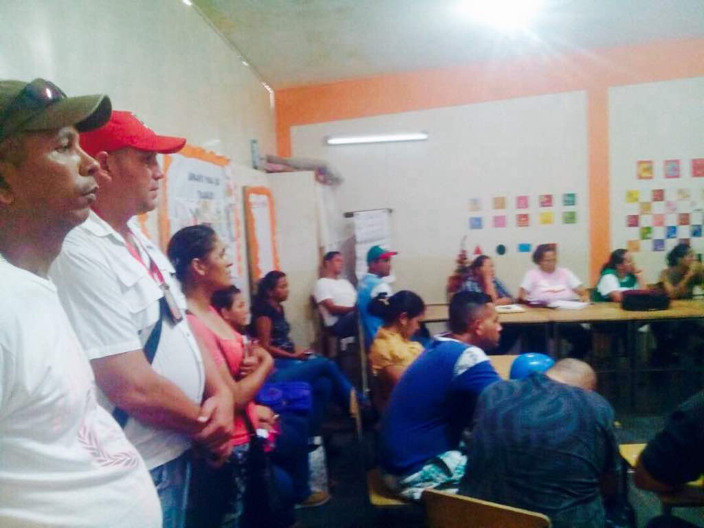 saimetrujillo01's tweet photo. @Juan_Dugarte  y saime presente en reuniones del Movimiento Somos Venezuela en el Municipio  Miranda para seguir dando respuesta inmediata como lo orden muestro Presidente @NicolasMaduro https://t.co/bsOV0wawxT