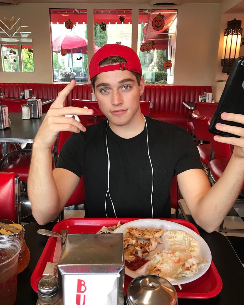 new fake, same old me.

rt&amp;like please?