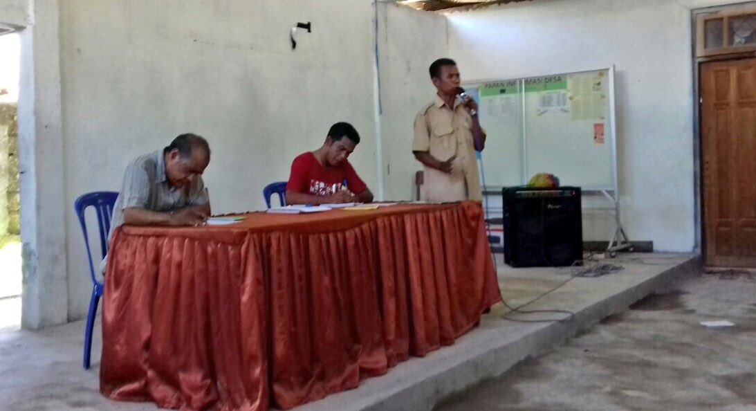 1. Selamat pagi Twips, pagi ini Sekolah Perempuan sedang menyusun usulan2 dlm Musrenbang Perempuan di Desa Nolebaki, Kupang, NTT.