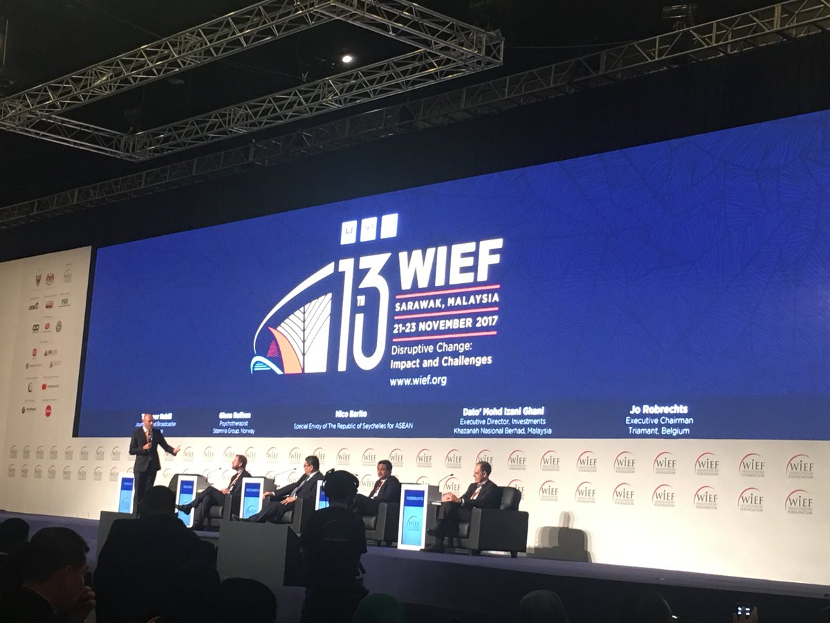 LisaOake's tweet photo. Watching my old CNBC pal Teymoor on stage in Sarawak, Borneo. Just as dashing as ever! Up next, I’ll be moderating a panel on the future of biz in Asia. @teymoornabili  #13thWIEF https://t.co/vzL5f7fDJX