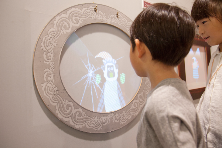 12月9日（土）、10日（日）秋葉原にて開催される「Yahoo! JAPAN Hack Day 10th Anniv.」にて、何もない壁にフレームをかけると、ワクワクする演出が現れるデジタルインスタレーション「ワクワクフレーム」を展示します。皆さまのご来場お待ちしております。  #hackdayjp   hackday.jp