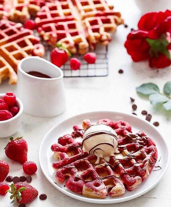 ثق أنك أكثر ذكاء وإبداعا مما تتوقع، فاعقد العزم في كل يوم أن تكون أكثر تميزا وفطنة عن ذي قبل.
صباح الخير 🌹