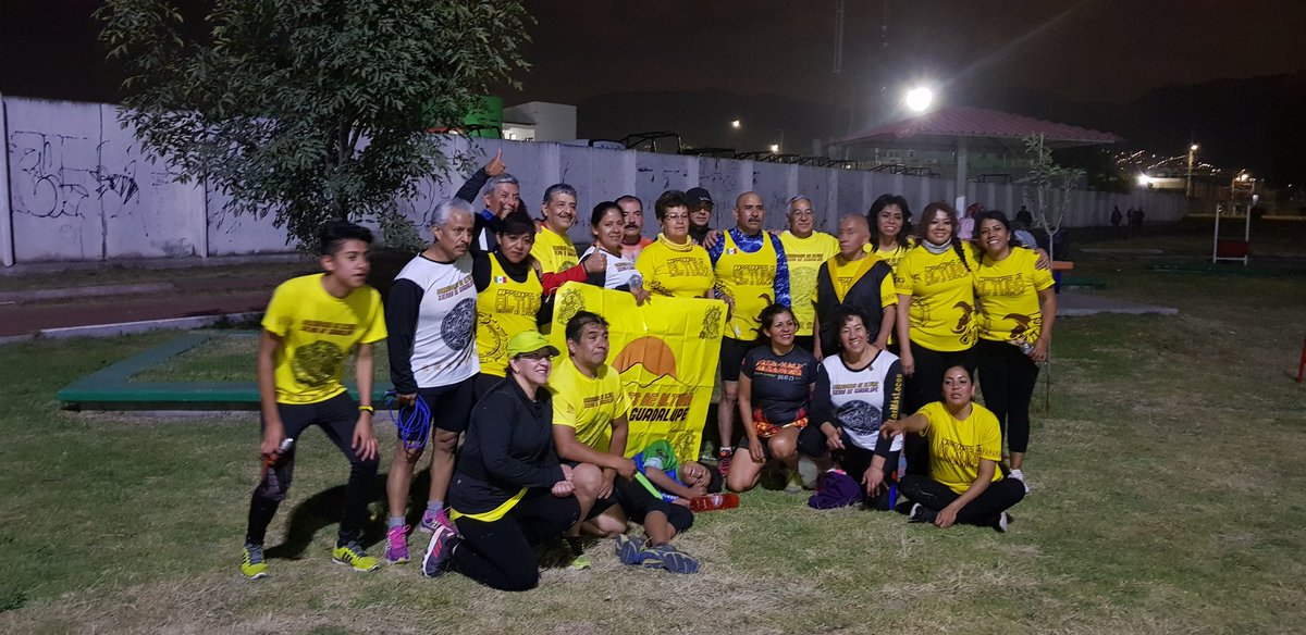 contarunner's tweet photo. Entrenas, convives y disfrutas. Martes de entrenamiento CORREDORESDEALTURASIERRADEGUADALUPE #LosMasLocos. #YoElegiCorrer #corrermehaenseñado #runners https://t.co/doqzBjp6xr