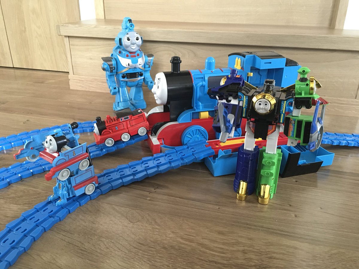 ট ইট র いんちき番長 マンボウ すいよう西田 トーマス基地 蒸気式マザーコンピュータを備えたエンジンたちの指揮官 Cv森本レオ 合体 トーマス 新世代の若きエンジン三兄弟 合体して巨大ロボとなりソドー島を守る トーマスロボ 旧式のガーディアン