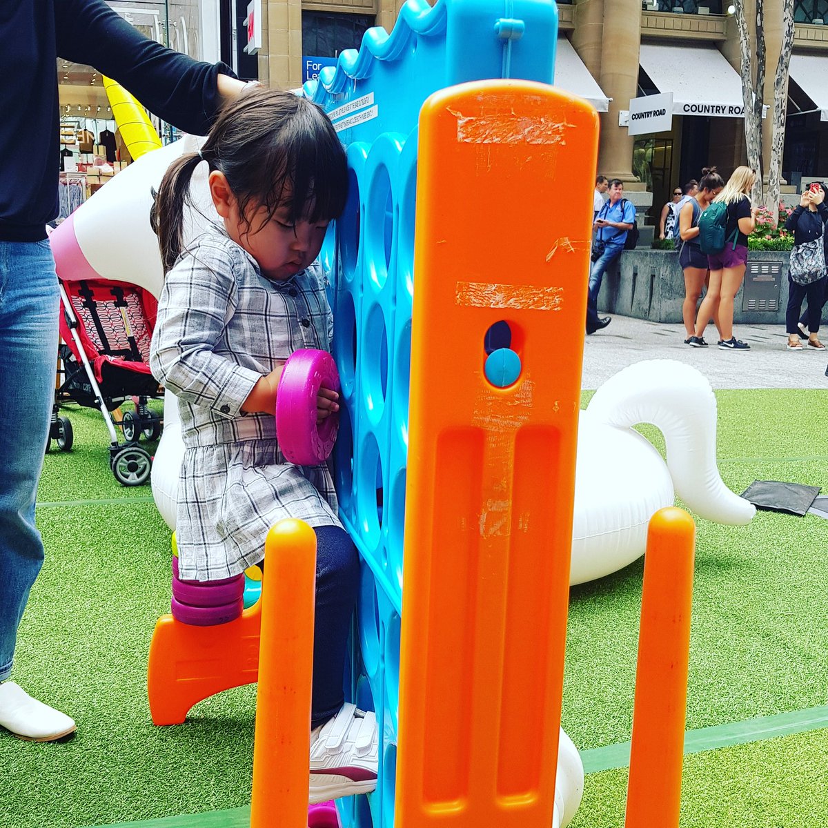It can be tough being short. Sometimes you just can't reach. Lawn games at #SnapBrisbane