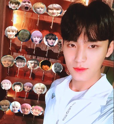 明浩和一个女孩在曼谷。 tweet media