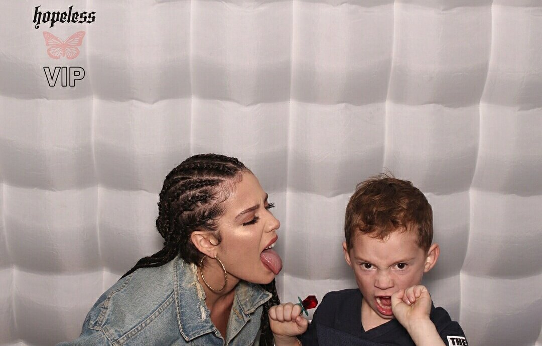 PUPPYLORDMADDIE's tweet photo. NOT to brag or anything but like...I met my favorite celebrity ever. LSNDJKSKND https://t.co/59l66BbtvX