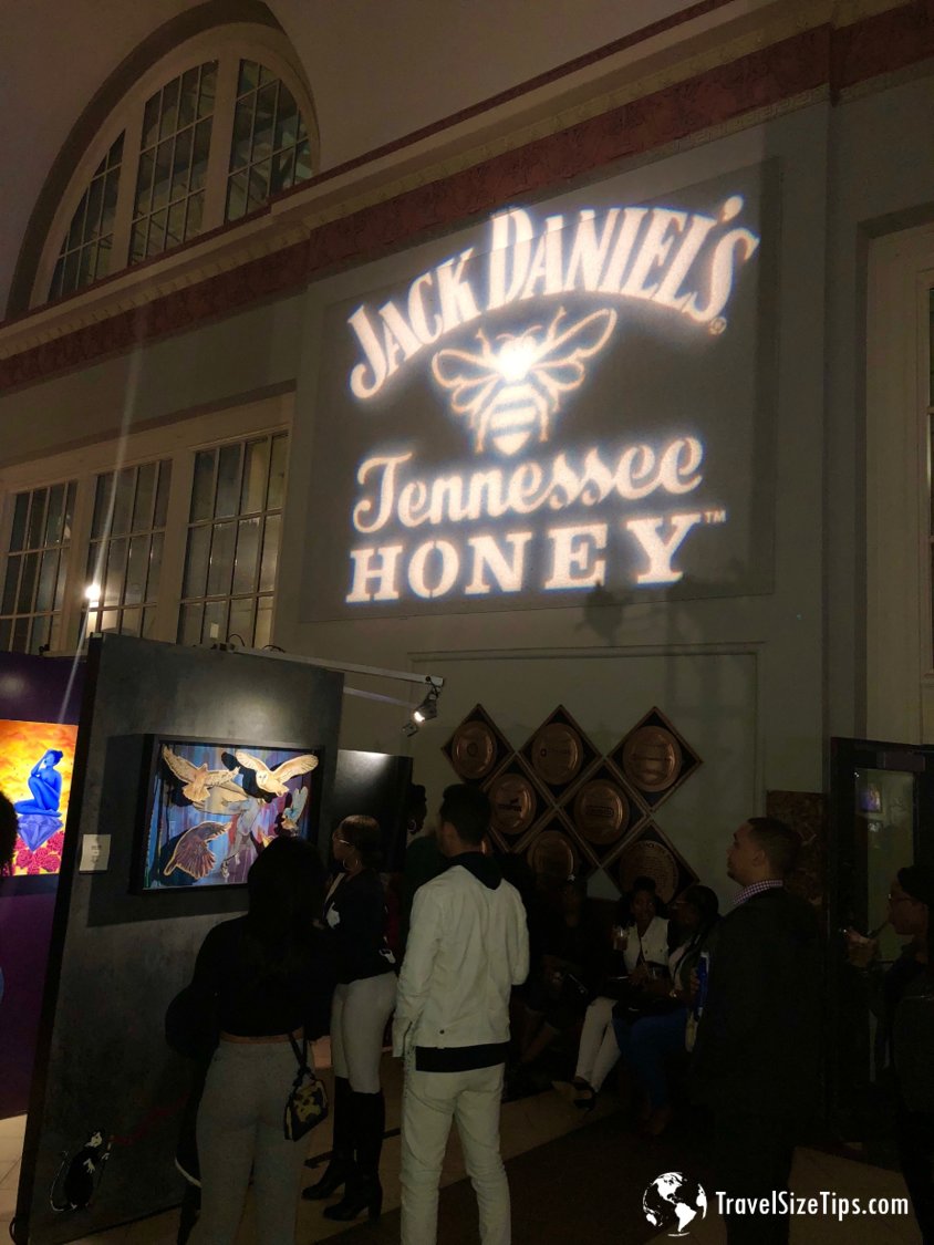 TravelSizeTips's tweet photo. NEW BLOG POST-Get the deets on the Art, Beats +Lyrics event. The event is headed to #miami next-make sure to attend! 🎨 https://t.co/eKrrJnpCf4 
Got  to taste the #JackonJack 🥃- a mix of @GentlemanJackUS + @JackHoney ...puts some hair on your chest 😆
#tt #tbex #twwt #trlt #ptba https://t.co/4N0hWOI8Uo