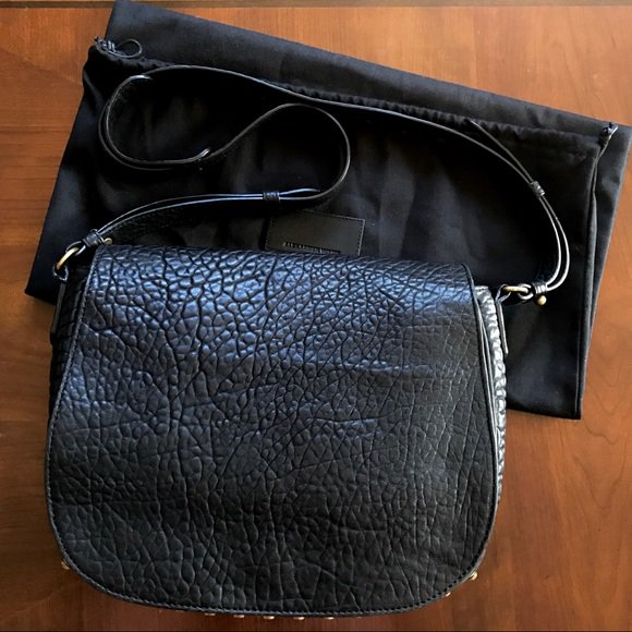 araceli_PR's tweet photo. So good I had to share! Check out all the items I'm loving on @Poshmarkapp: https://t.co/tS68jGFPEt https://t.co/0e1FDcxOK5