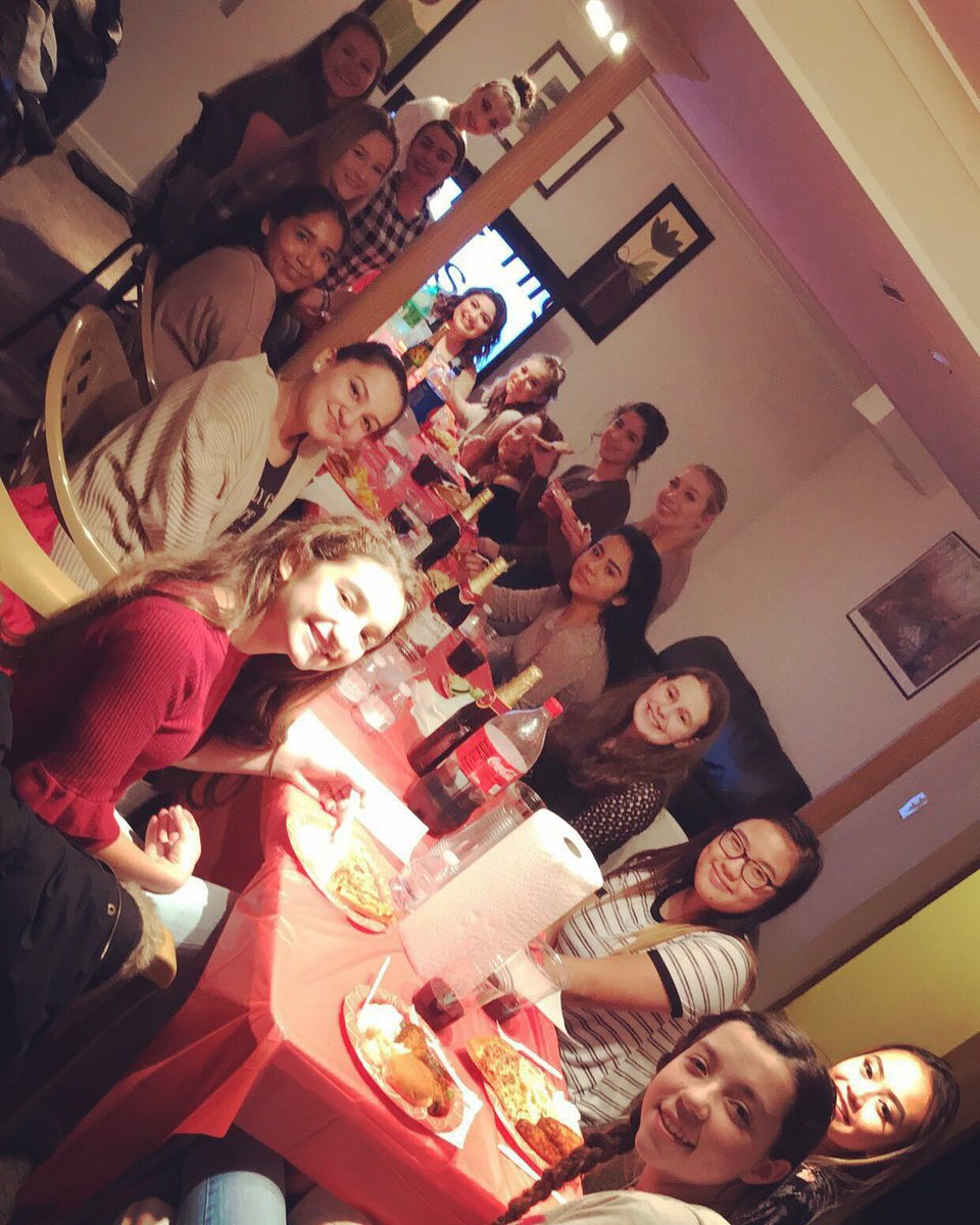 SHS_Sabrettes's tweet photo. Happy Pomsgiving! 🦃🍁 #sabrettes #2017 https://t.co/NeCvwZene2