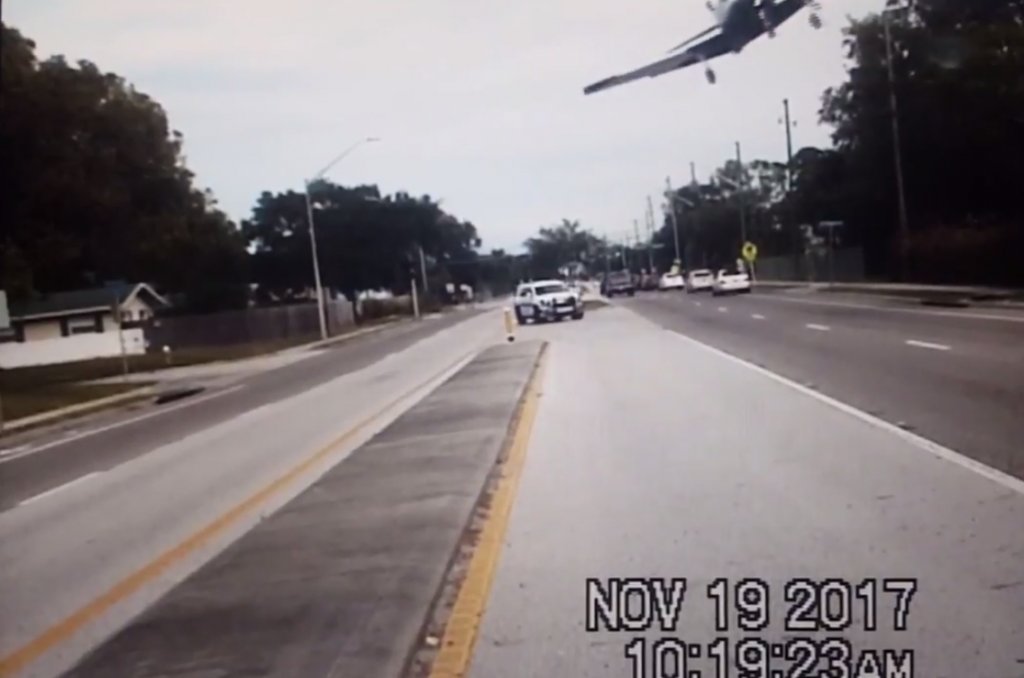911network_'s tweet image. New post (Caught on camera: Plane crash lands on Florida road) has been published on 911 Network - 911network.com/911-network-ne…