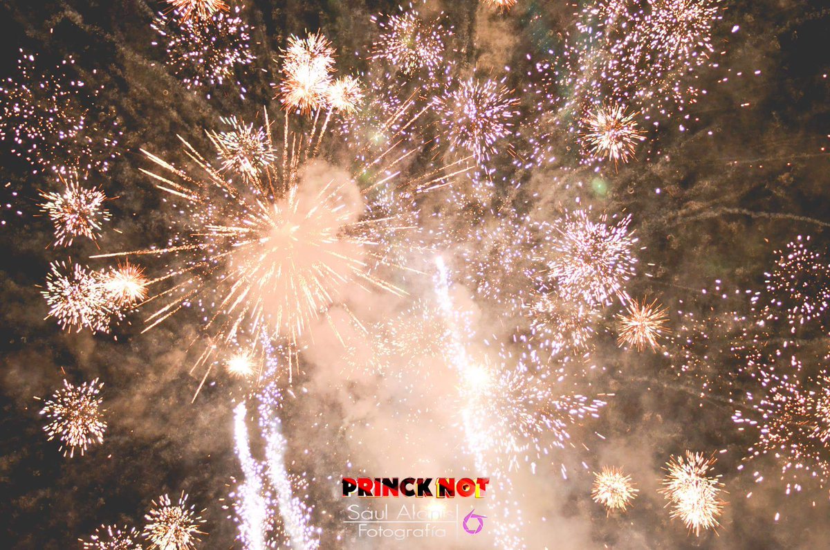 Saul_Alanis2014's tweet photo. 6-01-2017
@PrinckNot
#princknot
📷📸🌴🎆✨🍾🍹🥂🍺🍻🎉🎊😎😍 https://t.co/NvdwJKuh1b