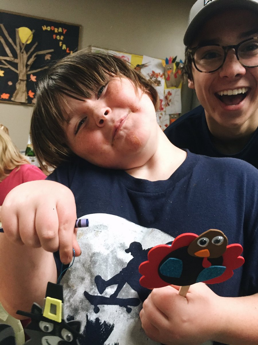 sophiecaraa's tweet image. especially grateful for these smiles this tuesday 🐔🍂🍴@createyourpath_