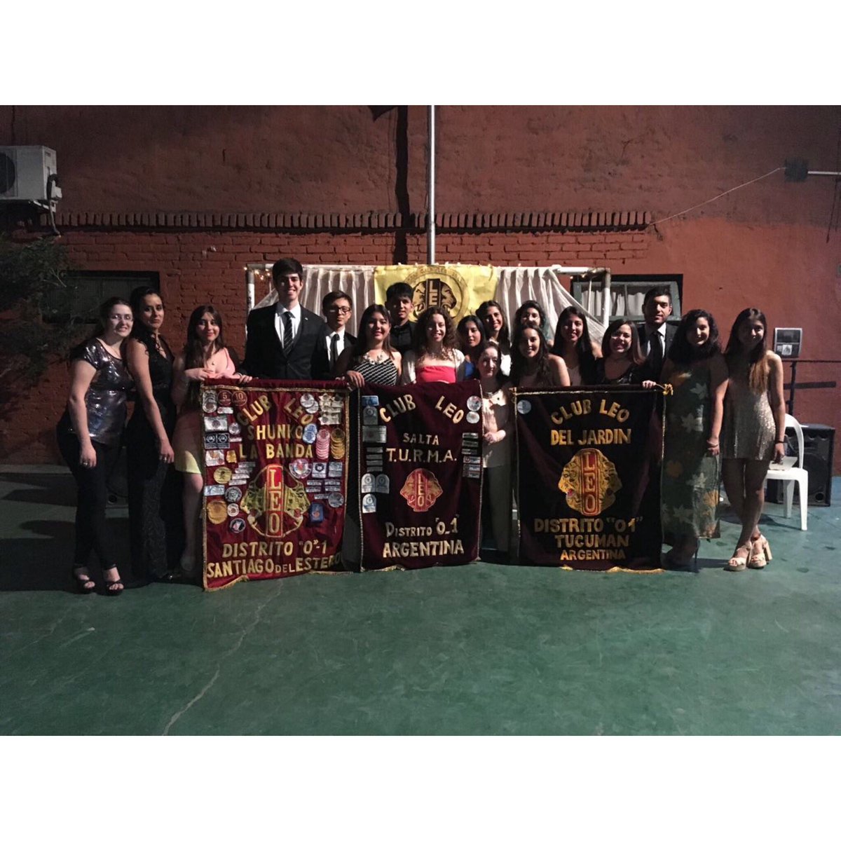 clubleoTURMA's tweet photo. Participamos de la II ReDi LEO, la cuál fue organizada por el Club Leo Del Jardín, de la provincia de Tucumán. Nos capacitamos, tuvimos reuniones, nos hermanamos con el Club anfitrión, pasamos un finde con personas increíbles e hicimos lo que mejor nos sale..SERVIR 🦁😃 #ReDiLEO https://t.co/1VzFSjBu2M