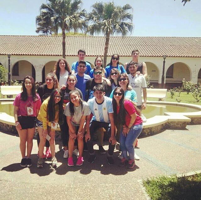 clubleoTURMA's tweet photo. Participamos de la II ReDi LEO, la cuál fue organizada por el Club Leo Del Jardín, de la provincia de Tucumán. Nos capacitamos, tuvimos reuniones, nos hermanamos con el Club anfitrión, pasamos un finde con personas increíbles e hicimos lo que mejor nos sale..SERVIR 🦁😃 #ReDiLEO https://t.co/1VzFSjBu2M