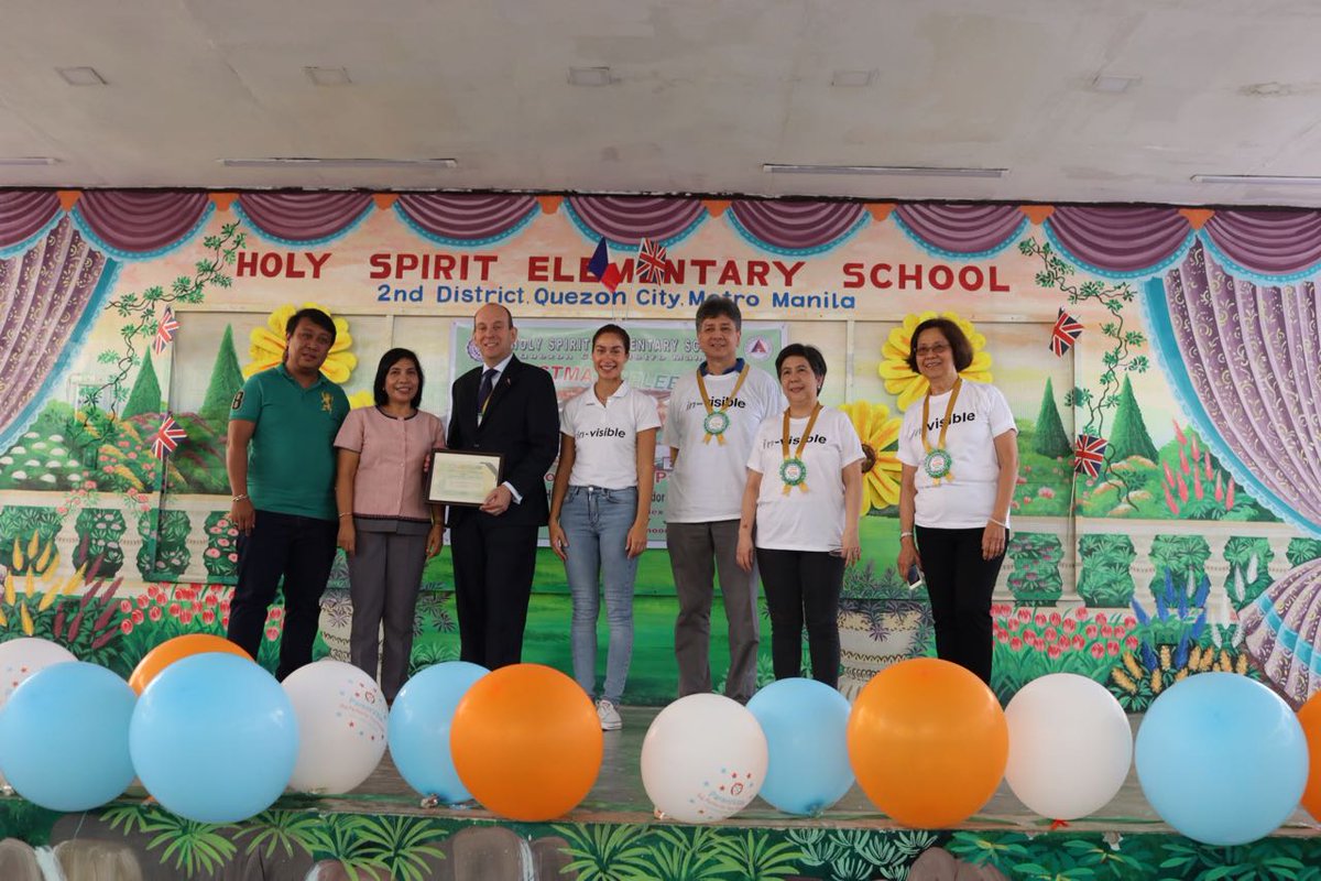 ukinphilippines's tweet photo. HMA @DanielPruce joined the elementary students and community of Holy Spirit Elementary school in their Christmas celebration organized by In-Visible and @ateneodemanilau https://t.co/f8l8i15CFz