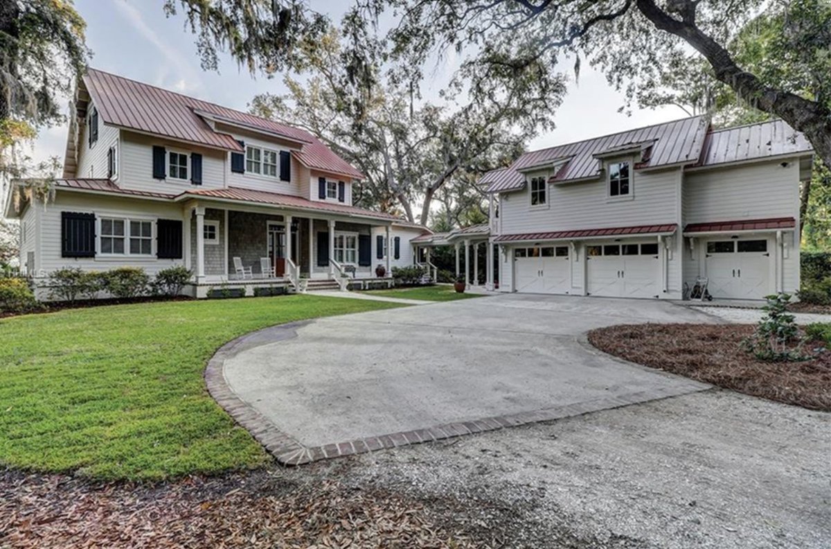 delcherhomes's tweet photo. This Southern home looks as if it's from the pages of Garden and Gun or Southern Living. More: 843-368-2755 or https://t.co/nXEaiYvv1o https://t.co/Kxvb1wkjP2