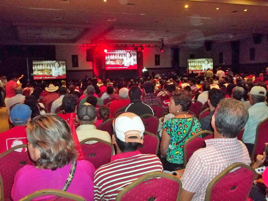 Dr. Marlon Lara presento su Plan de Gobierno a los sampedranos durante el cierre de campaña