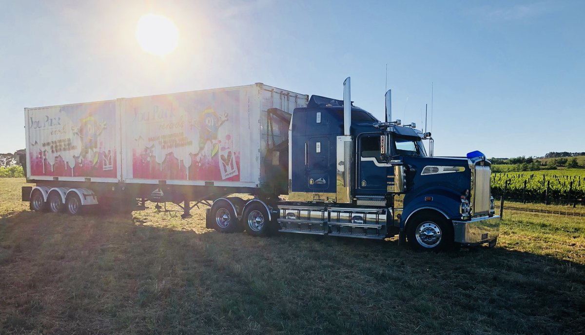 YouPackRemove's tweet photo. Blue And Blue!
Busy Working & Posing! What A Life:)
#MovingContainers #SelfPackRemovals #ContainerRemovals https://t.co/OwJTH0RJSD