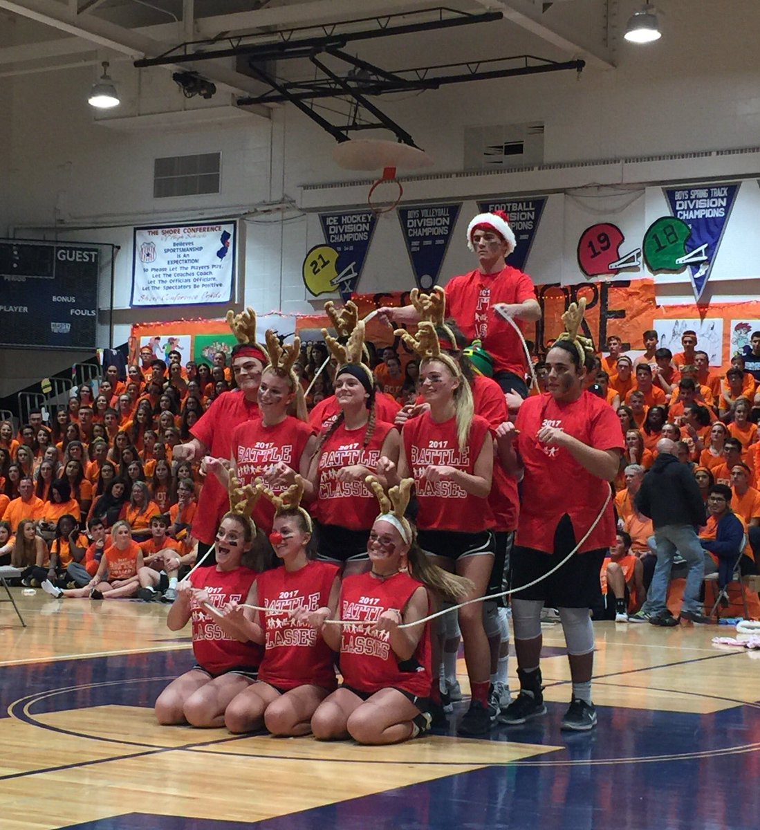 evarrial's tweet photo. Que bonito evento! Que orgullo nos da ver as estos estudiantes competir. #botc2017 #hhs #classof2019 https://t.co/hUEBFy2kDV
