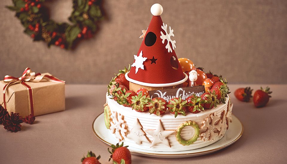 ホテル オークラ Twitterissa ホテルオークラ東京の今年のクリスマスケーキはすべて手作りでお作りしております 大きなショートケーキ をいちごのリースで飾り 3種のチョコレートを使ってサンタクロースの家を作りました 側面には フランスのクリスマス菓子