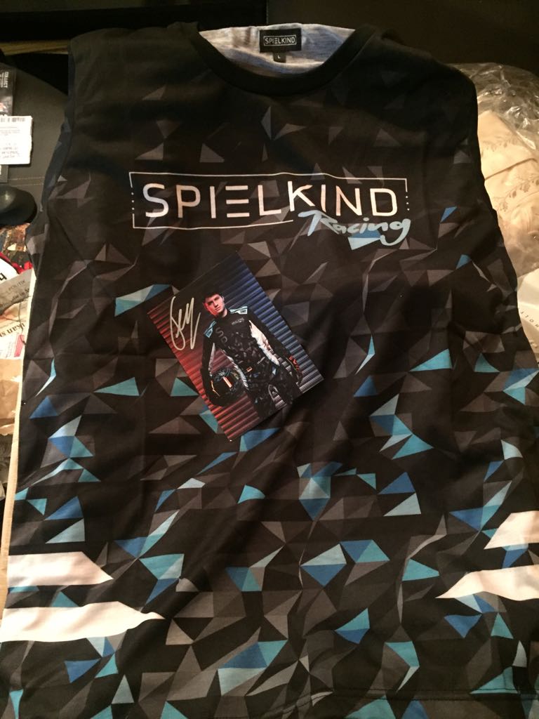 lifeofhein's tweet photo. @FelixLaden Hey Felix, ich wollte dir mal für deine tollen Videos danke sagen. Du bist eine Inspiration und ein toller Mensch. Sorry für die zwei dicken Nierlagen in FIFA gegen Waffel. 
Schau mal, dein Jersey ist in Mexiko bei mir angekommen. 
Take Care. Heinemann https://t.co/IBE5wZ49p9