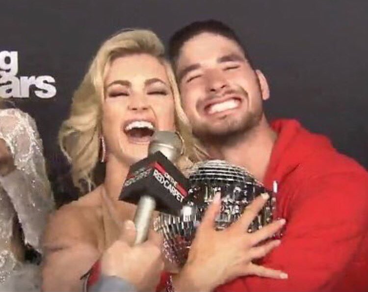 Alan_Linds's tweet photo. OH SO HAPPYYYY โค๏ธ๐๐ค@Dance10Alan @lindsayarnold #DWTS #LindSLAY https://t.co/WUZY0v7vAN