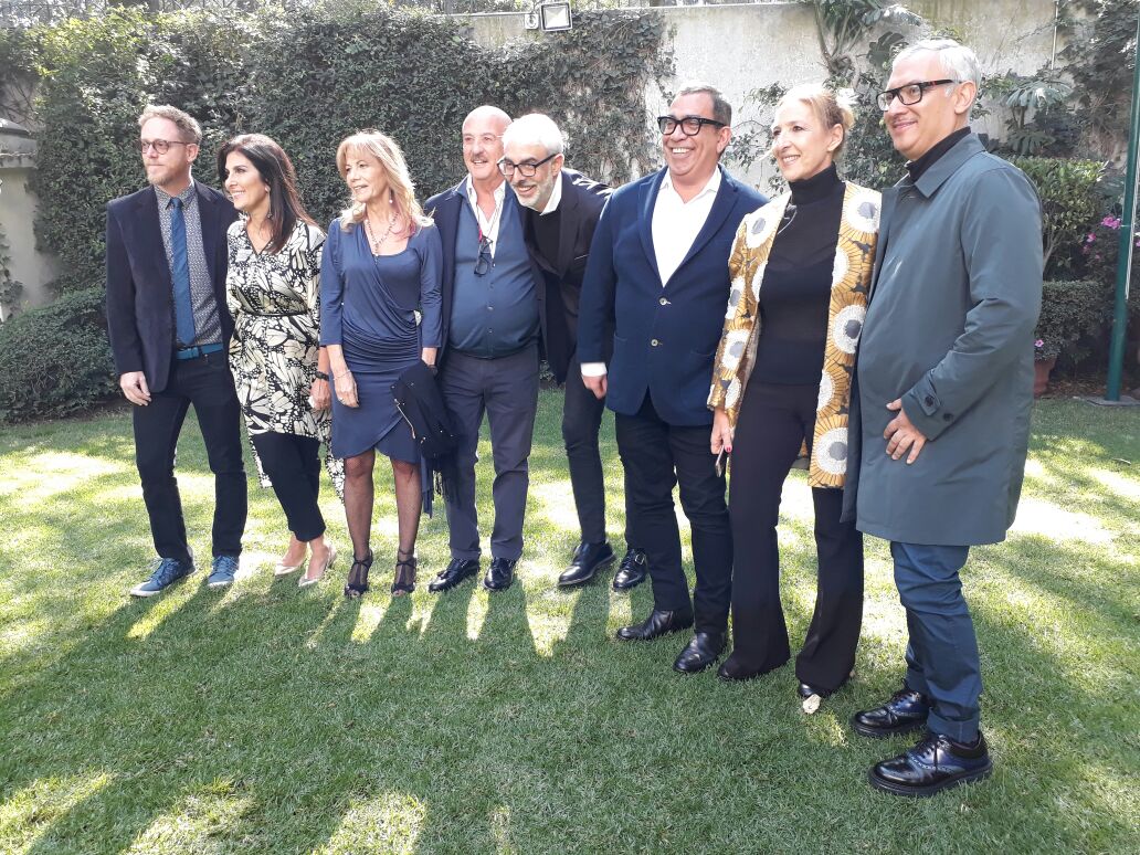 BienestarModa's tweet photo. Laura Rossi, de #CreaItaliaConnections y Luigi Maccotta, embajador de Italia presentan #MetropolitanContrasts una serie de eventos que a partir de hoy y hasta el próximo viernes colocan a la moda de italiana y mexicana como las protagonistas #Moda #Fashion #Italia #CDMX https://t.co/Tr9MDD7c0D