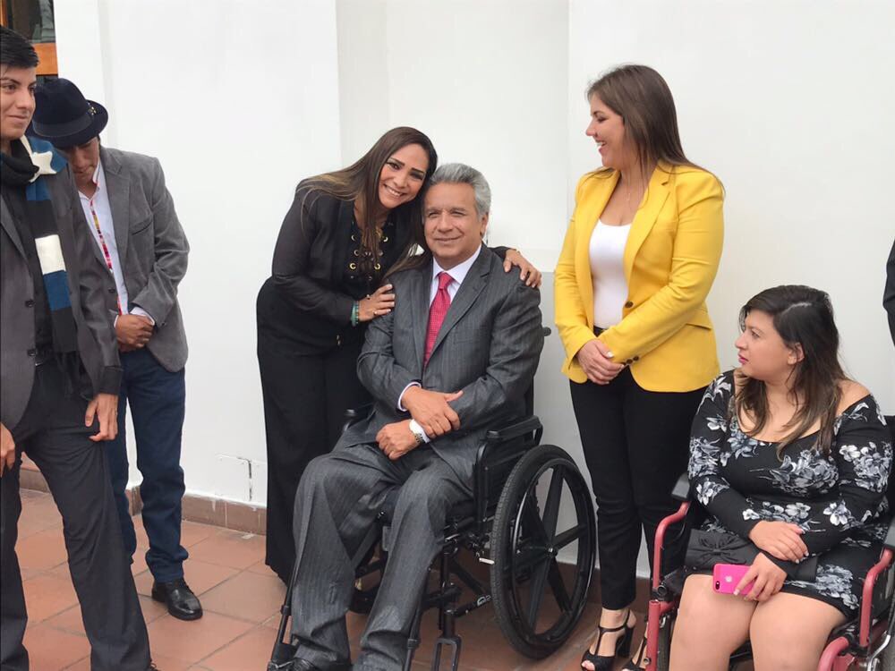 suenosenguerra's tweet photo. Atendiendo la invitacion que gentilmente me hiciera del Presidente @Lenin Moreno Garces al cambio de guardia, la cual fue un honor acompañarlo @ketty_pazmino https://t.co/rzq0YNirro