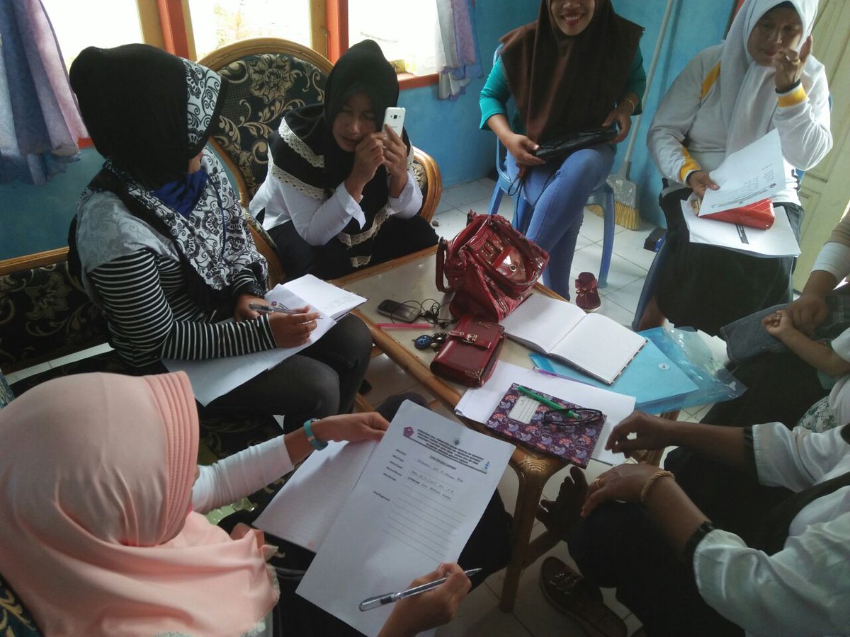 Praktik Meliput dan Menulis Best Praktis dari lingkungan desa dalam Fasilitasi Pembekalan Media Komunitas GSC <a href="/kmngenerasi/">GenerasiSehatCerdas</a> @GSC_GTO