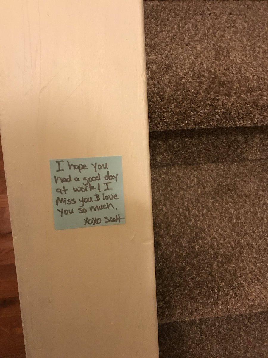 logiex3's tweet photo. Nothing beats coming home from work to this 😭 it’s the little things in life that make you smile the most💕 https://t.co/bafwRcLV3q