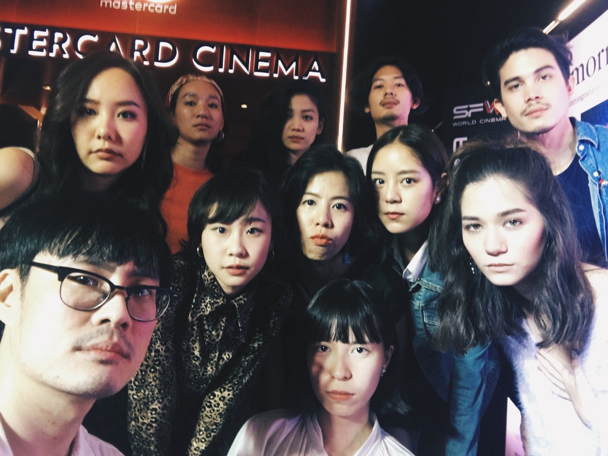 ter_nawapol's tweet photo. เดียร์ นักแสดง
love you all .
ทุกครั้งที่มองโปสเตอร์ เราจะดีใจที่มีทุกคนอยู่บนนั้นด้วยกันครับ
แต่ดีใจมากกว่าที่เรามีภาพถ่ายรวมภาพนี้ มันได้ครั้งนี้ครั้งเดียวเลยจริงๆ ต้องใช้เวลา 6-7 ปี (ออกแบบ เธอหายไปไหนนนนน) ขอบคุณทุกคน ดีใจที่ได้บันทึกทุกคนไว้ #dietomorrow https://t.co/jKfLSYZLcw