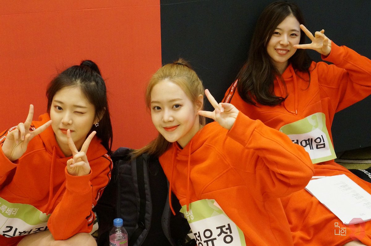 HEEJIN_TH's tweet photo. PIC | ฮีจิน,ฮยอนจิน #LOONA #MIXNINE EP.4 Behind Cut 🐰🐱💓 https://t.co/e6q88UdXdB