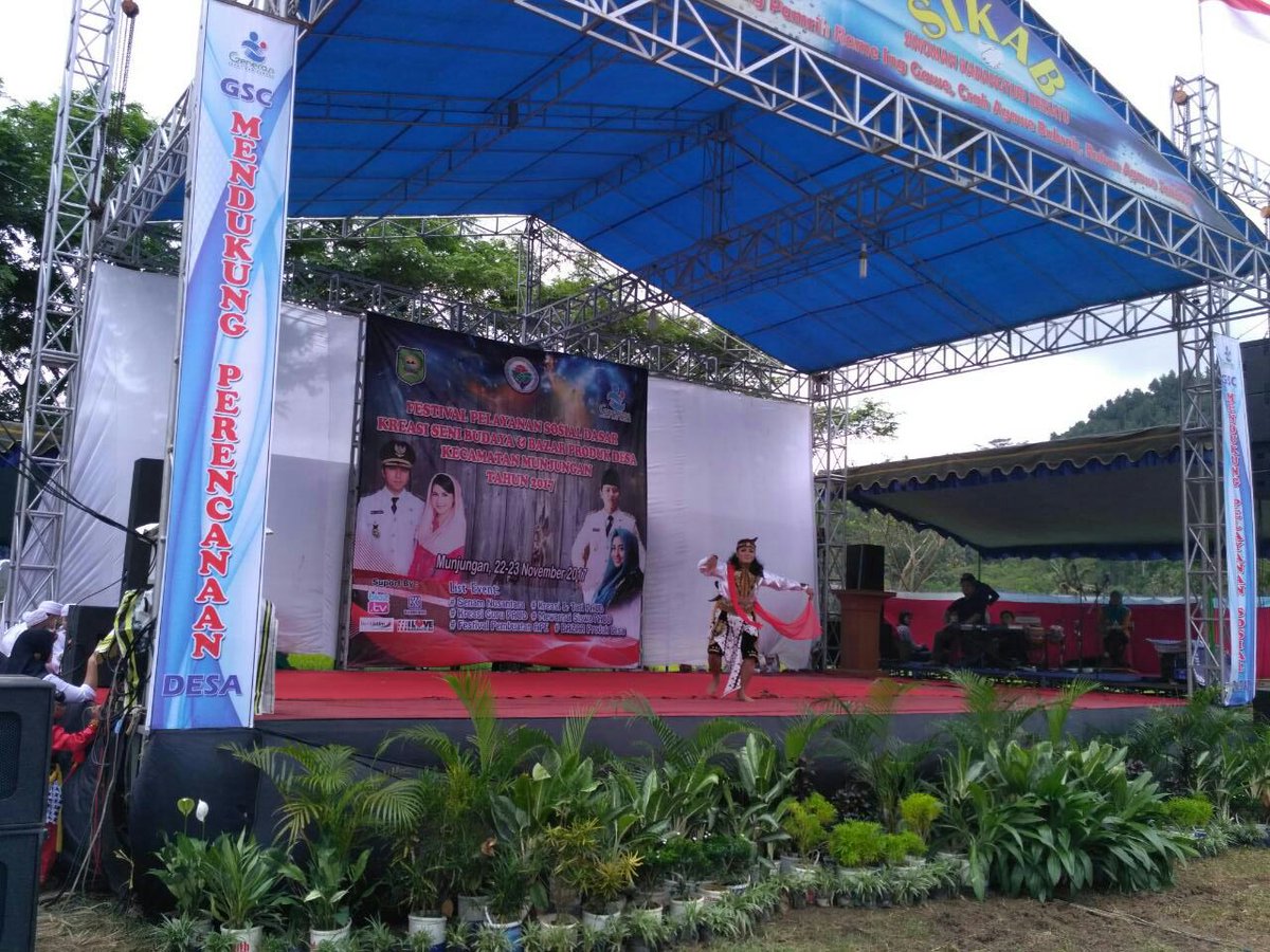 GscTrenggalek's tweet photo. Festival PSD Kec.Munjungan 22-23 Nov 2017 @KemenDesa @kmngenerasi @TrenggalekNews @datinpsd2016 @namakuimut @EkoSandjojo @RadarTrenggalek @ketrenggalek @umi_bachsin @mna_______ https://t.co/4WwP4DPac3