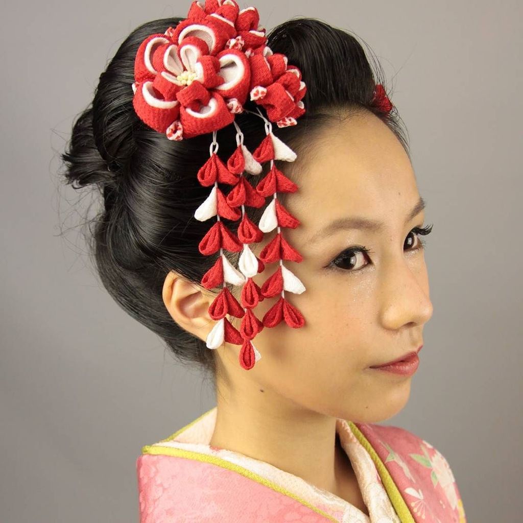 茉莉簪 成人式の 髪飾り 正統派のお色です 西尾のあづまや呉服店にて振袖を借りての撮影でした 成人式 髪飾り 成人式 前撮り 七五三 和装 和装小物 結婚式髪飾り オーダー お誂え あづまや T Co Pnfitihnpb November 22 17 At 02 31pm