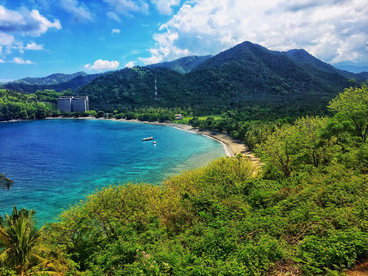 DivsiGupta's tweet photo. The stunning Landscapes of #wonderfullindonesia from fabulous beaches, to plantations to forests to paddy fields. What a photographer's delight this country is. #lombok #bali #indonesia #travel https://t.co/4nkMb2Tp9J
