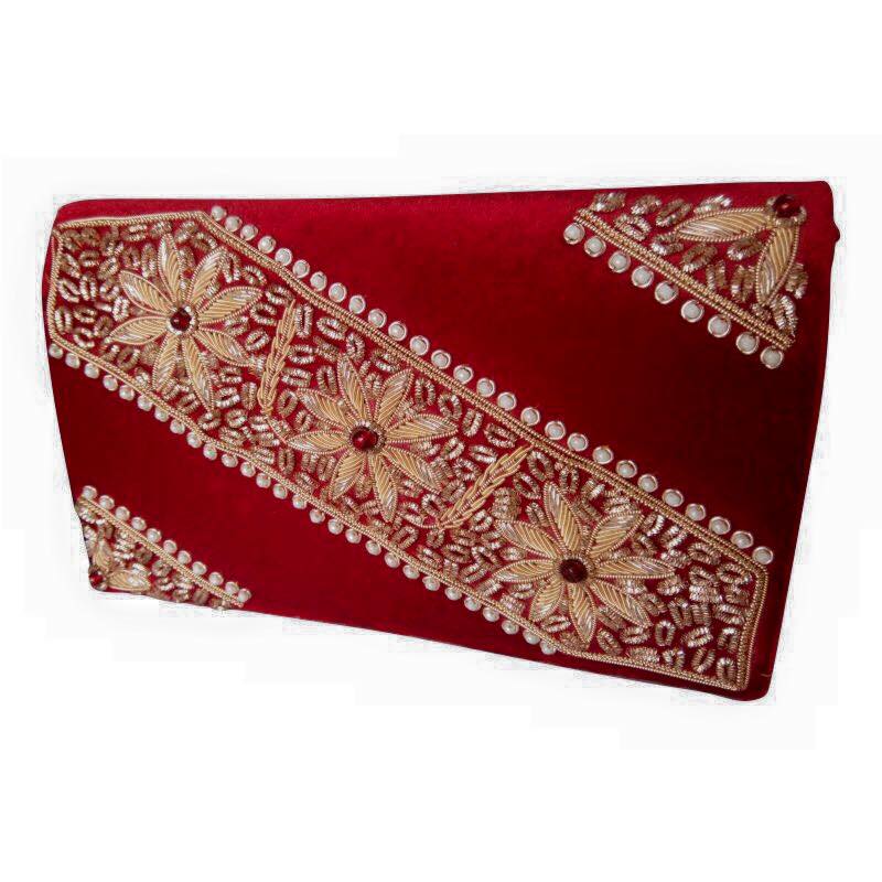 aparnachallu's tweet photo. Meet the Master Series: Shree Mohd Mahtab Khan.
All that Glitters...is worth more than Gold.
#beadwork #bags #clutches #handmade #artisansonline #craftsbazaar #artwork https://t.co/SS5Ea8Eg5B