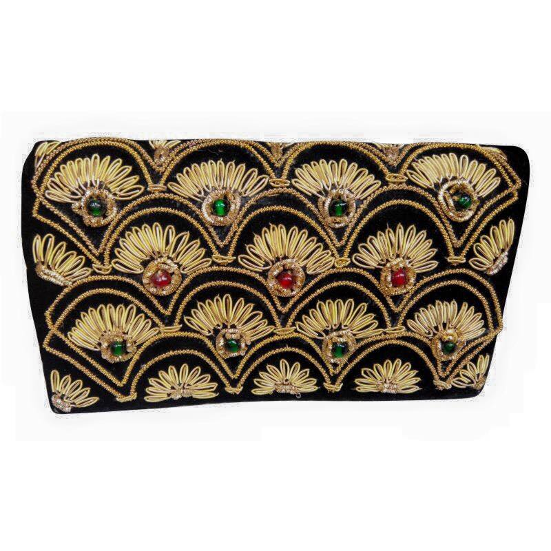 aparnachallu's tweet photo. Meet the Master Series: Shree Mohd Mahtab Khan.
All that Glitters...is worth more than Gold.
#beadwork #bags #clutches #handmade #artisansonline #craftsbazaar #artwork https://t.co/SS5Ea8Eg5B