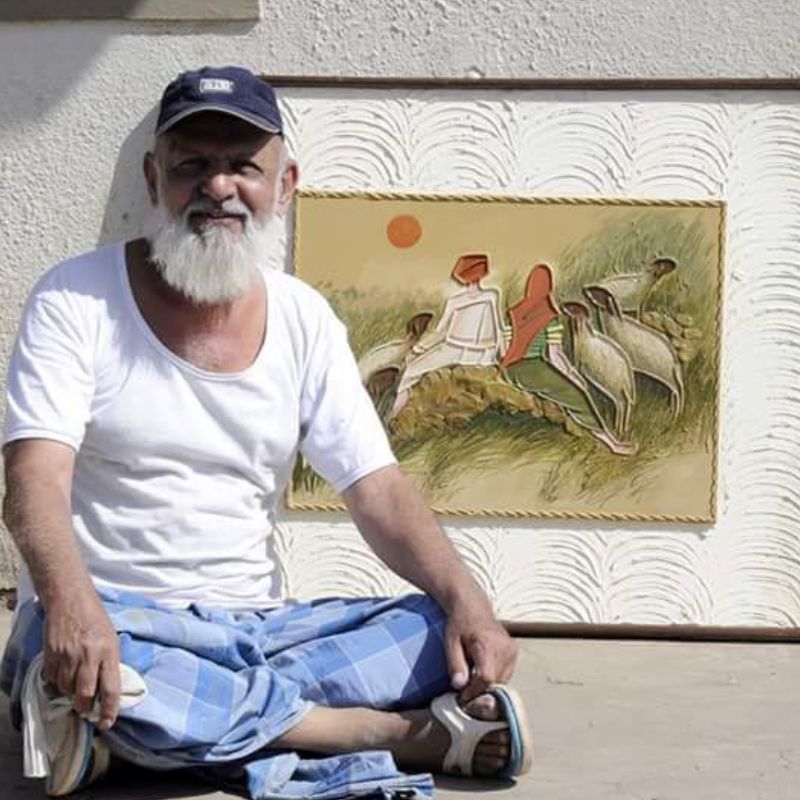 aparnachallu's tweet photo. Meet the Master Series: Shree Rashid Khan, Heritage Mud-Relief Painting Master-craftsman, Kutch, Gujarat.
#painting #mudpainting #gujarat #artisanonline #handmade #artwork #craftsbazaar https://t.co/EkZcmjIa5m
