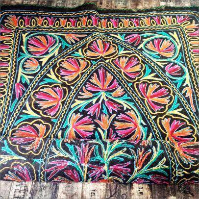 aparnachallu's tweet photo. Meet the Master Series: Shree Ali Mohammed.
Nothing Ordinary Will Do:-)
#crewelembroidery #JammuAndKashmir #handmade #rugs #artisansonline #craftsbazaar https://t.co/1xAdhIUDrl