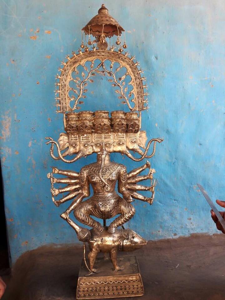 aparnachallu's tweet photo. Meet the Master Series: Shree Ajay Kumar, Dhokra Craft, Chattisgarh, India
#dhokra #handmade #artwork #artisansonline #madeinindia #craftsbazaar https://t.co/FPgKX6QTV5