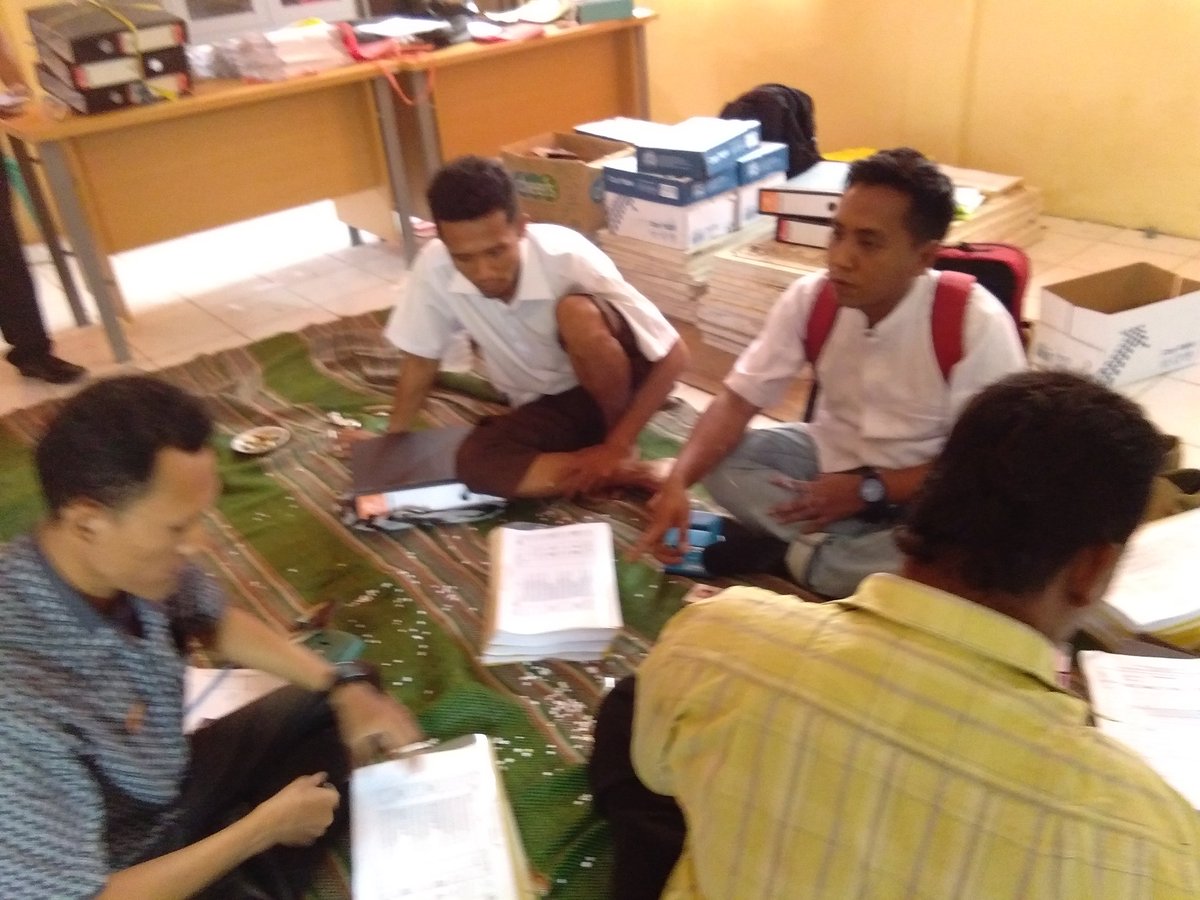 Fauzan08862438's tweet photo. Desa membangun
#melengkapi adminitrasi Desa dalam proses pencairan tahap 2.
#ManfaatDanaDesa 
@jokowi 
@EkoSandjojo 
@taufikmadjid71 https://t.co/DKHEQftCC1